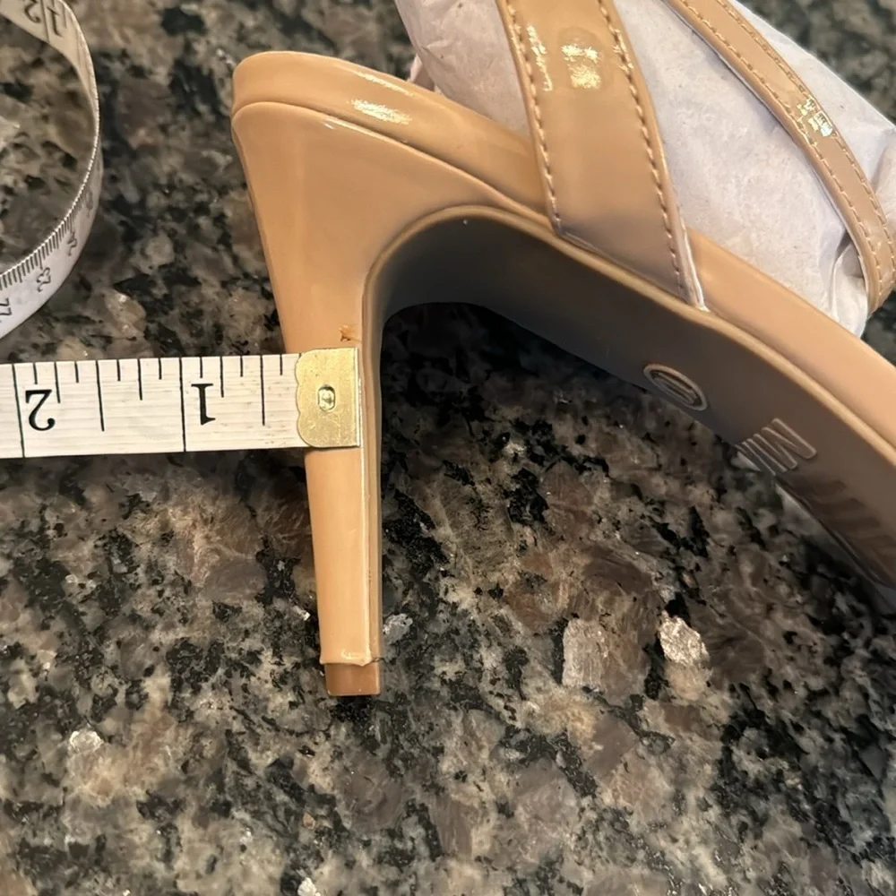 MIA Maisie nude patent leather strappy open toe heel NIB 10